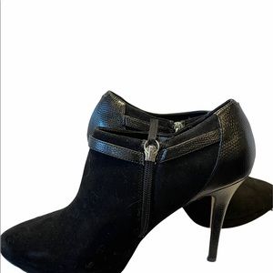 WHBM ADDYSON black suede heels